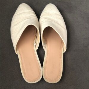 Old Navy Cream Pointed-Toe Slip-On Mules